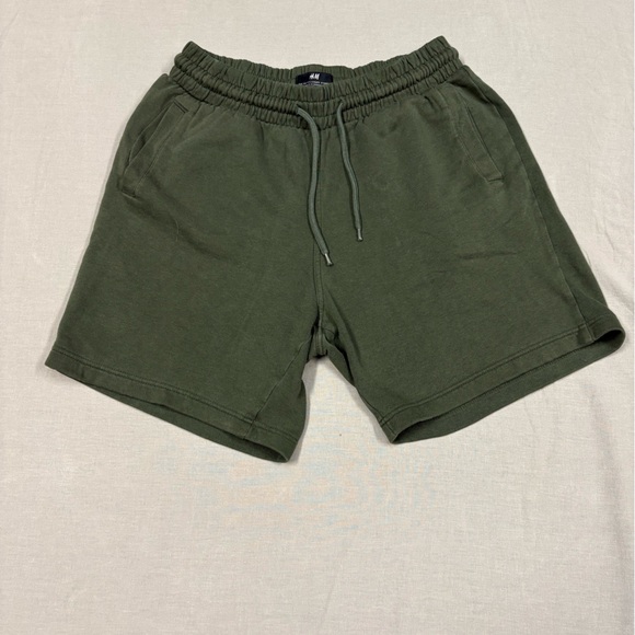 H&M Olive Casual Shorts - Picture 1 of 3